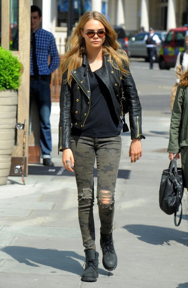 Cara+Delevingne+Out+And+About+MuJt-khlLX_x